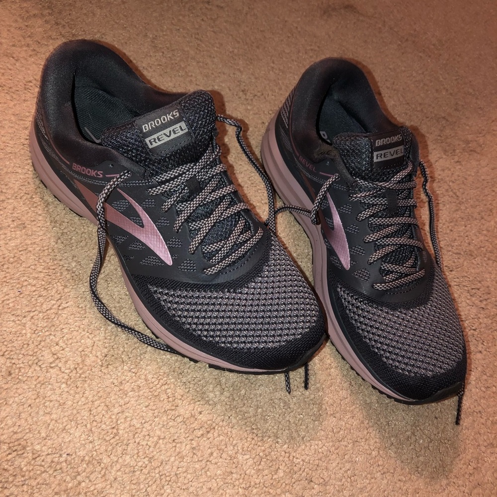 Brooks Revel Size 10